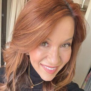 Meet your Posher, Elise